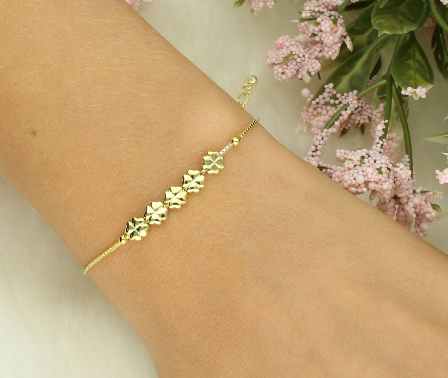 Bransoletka damska srebrna pozłacana z koniczynkami Armonica Nomination 241303 003.png